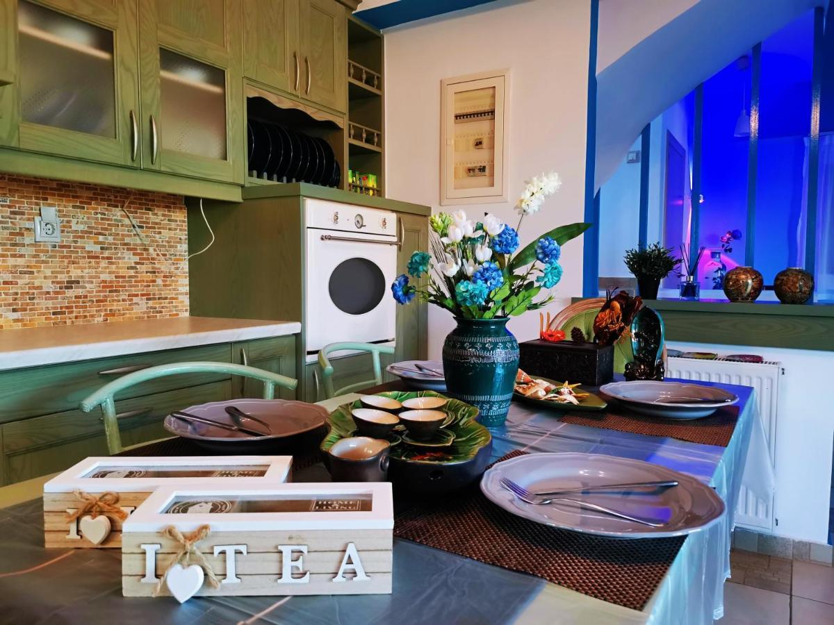 Sicci Villa Near The Airport & Sea 아테네 외부 사진